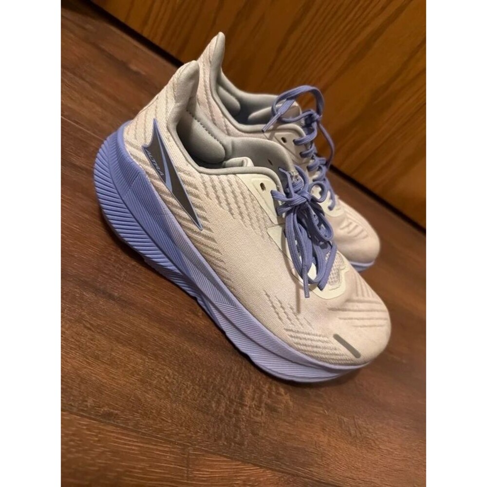 Altra AltraFWD Experience road running shoes, sz 6.5 women’s